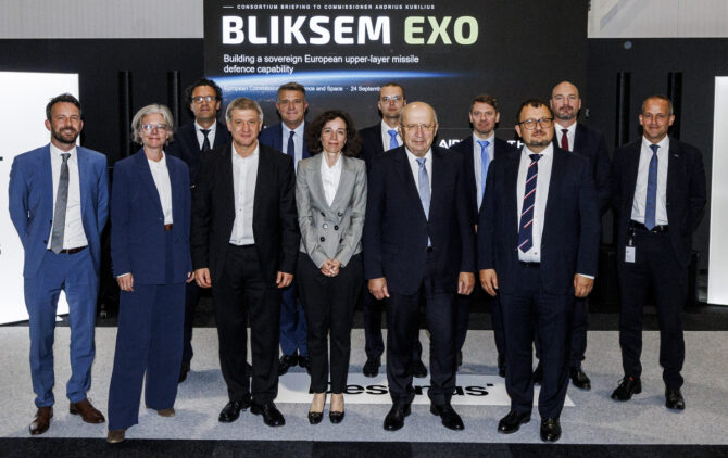 HENGELO, 24-09-2026. 

EU Commissioner for Defence and Space Andrius Kubilius during a roundtable with partners of the Bliksem EXO Initiative.

Partners of the initiative include Airbus Defence and Space,  Destinus (consortium lead), Thales, MBDA Deutschland, and Safran Electronics & Defense.

Photo: Photo: Family photo with EU Commissioner Kubilus after the round table meeting